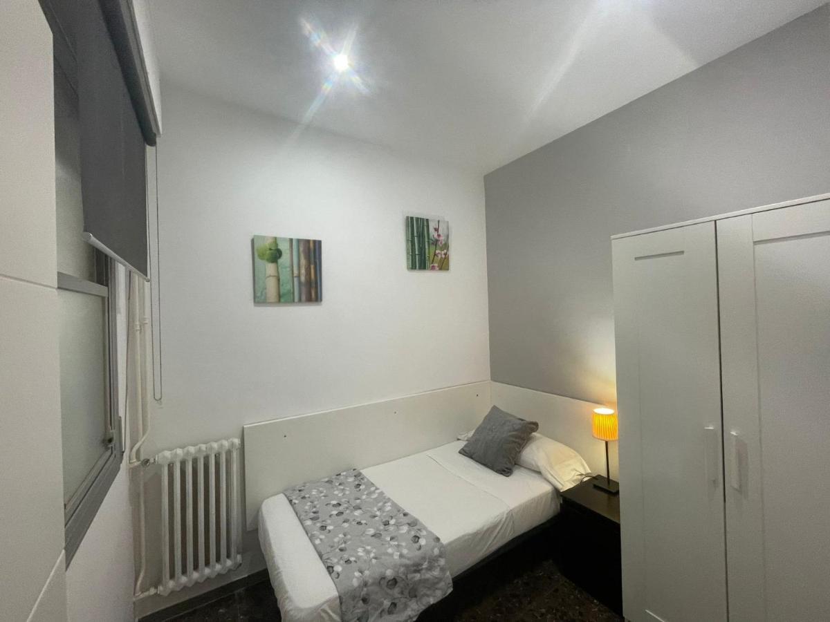 Family-Friendly Home In Central Barcelona 4Bdr Exterior photo