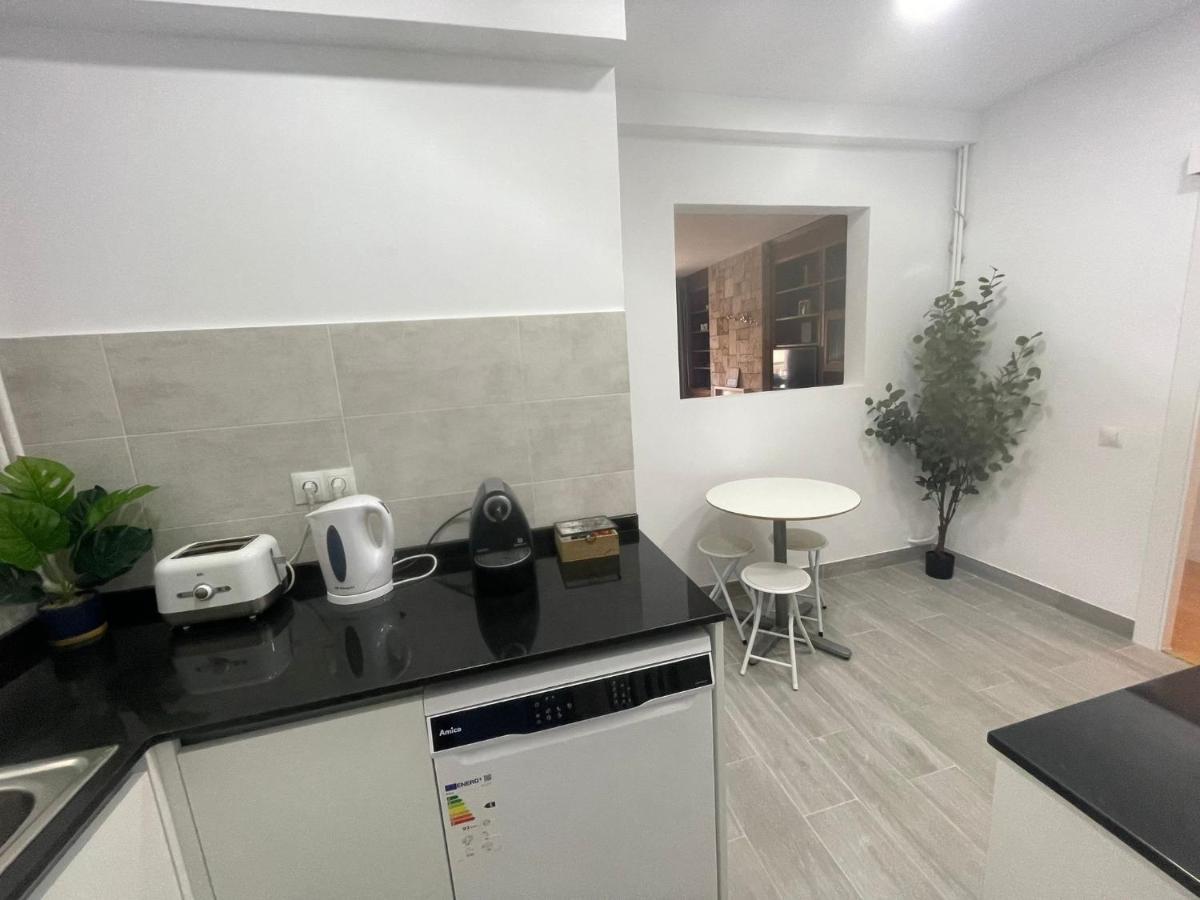 Family-Friendly Home In Central Barcelona 4Bdr Exterior photo