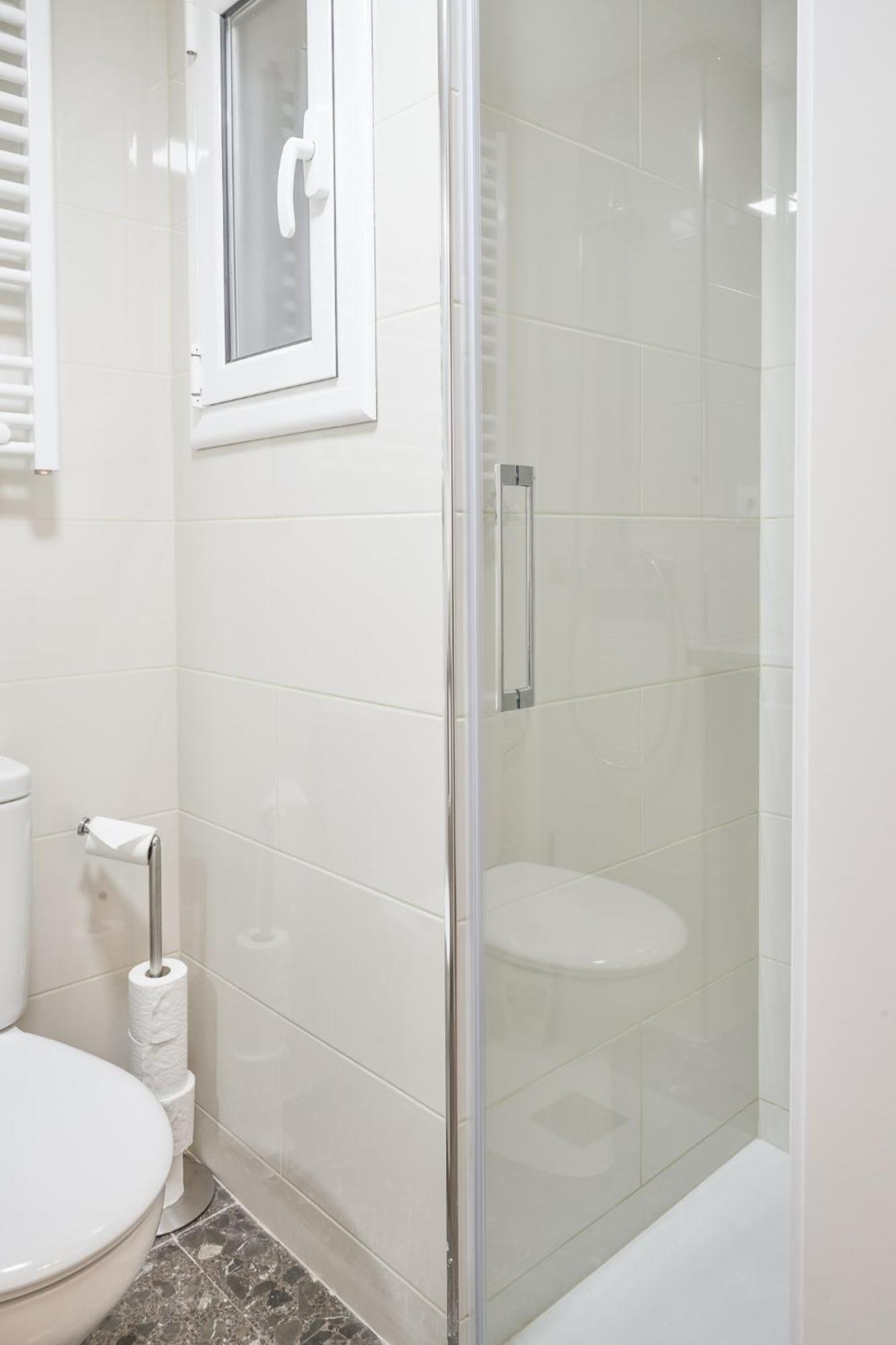 Family-Friendly Home In Central Barcelona 4Bdr Exterior photo
