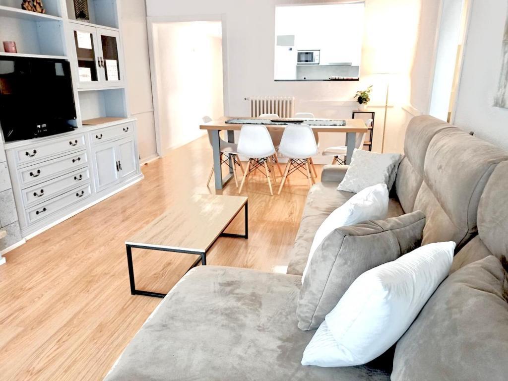 Family-Friendly Home In Central Barcelona 4Bdr Exterior photo
