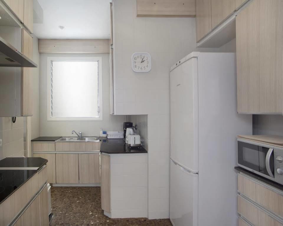 Family-Friendly Home In Central Barcelona 4Bdr Exterior photo